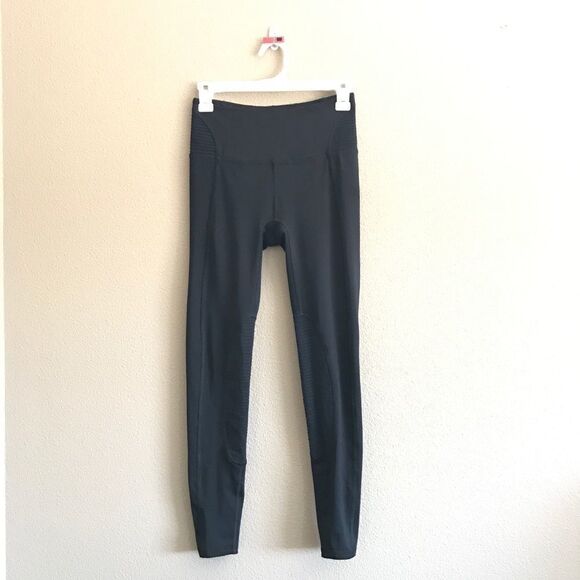 FREE PEOPLE Black High Rise Leggings - size XS - Picture 1 of 5